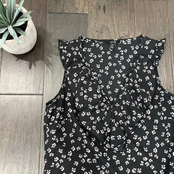 🌸 3/$25 Jacob | Sleeveless Blouse - Picture 2 of 7